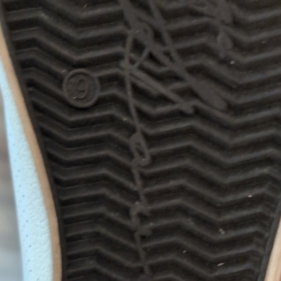 Vintage Havana White and Red Sneakers with Blue Star - Picture 5 of 7